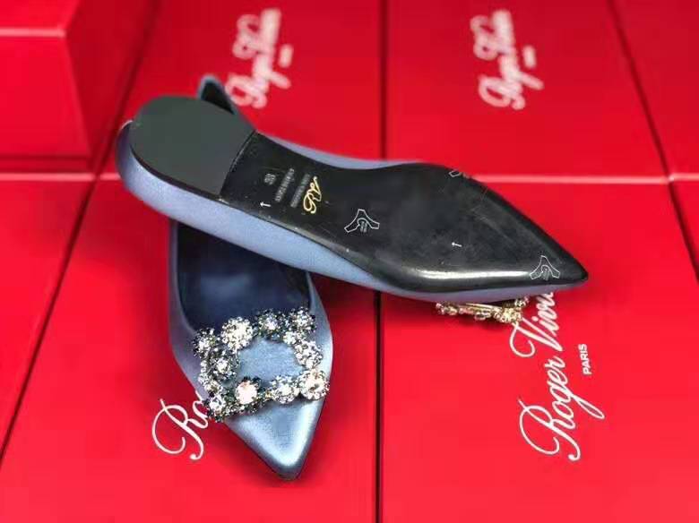 Roger Vivier Flower Strass Buckle Satin Flats Roger Vivier Flower Strass Buckle Satin Flats