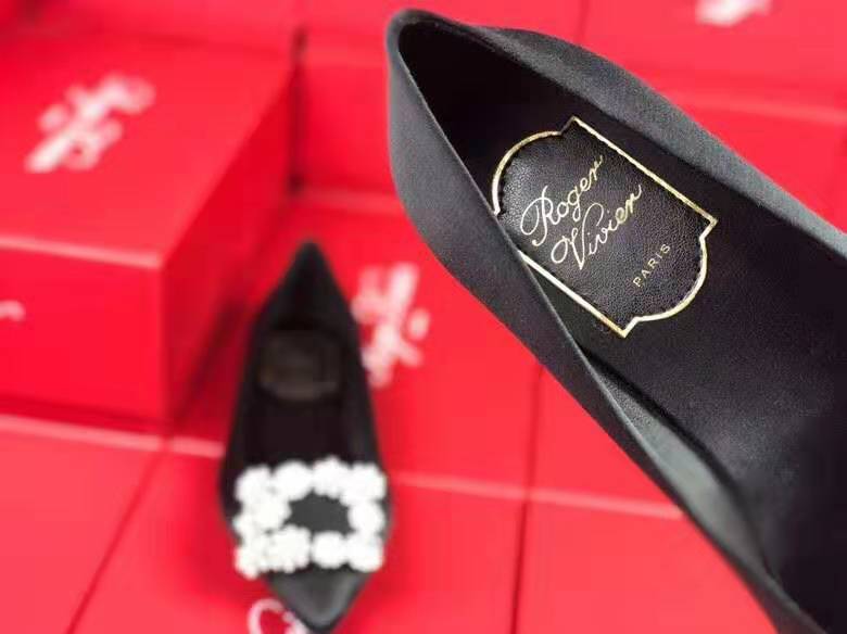 Roger Vivier Flower Strass Buckle Satin Flats Roger Vivier Flower Strass Buckle Satin Flats