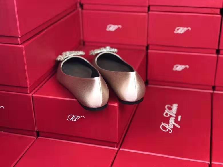 Roger Vivier Flower Strass Buckle Satin Flats Roger Vivier Flower Strass Buckle Satin Flats