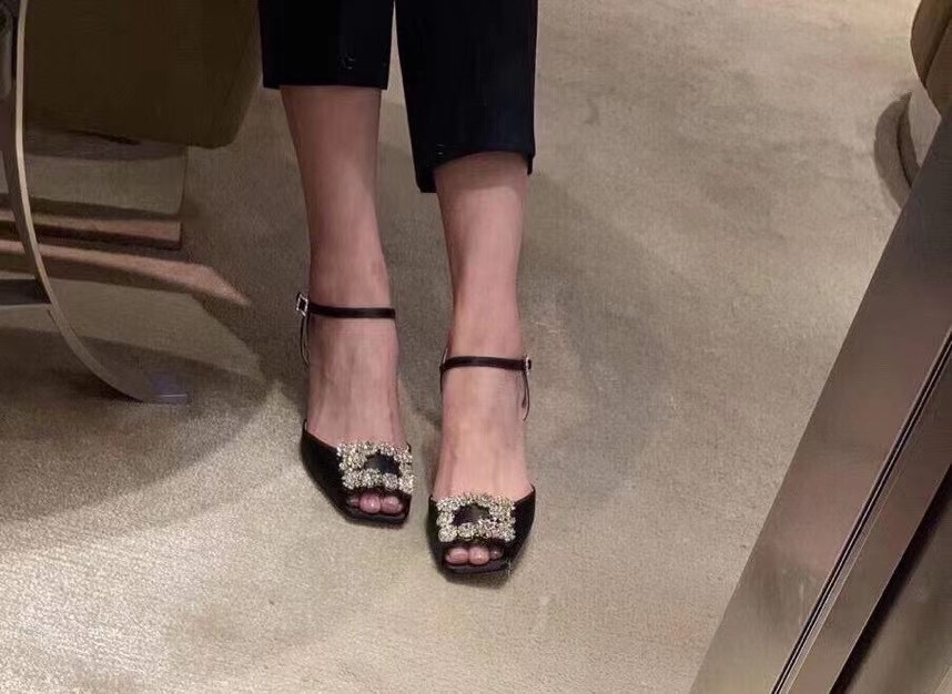 RV Flower Strass Buckle Sandals In Satin