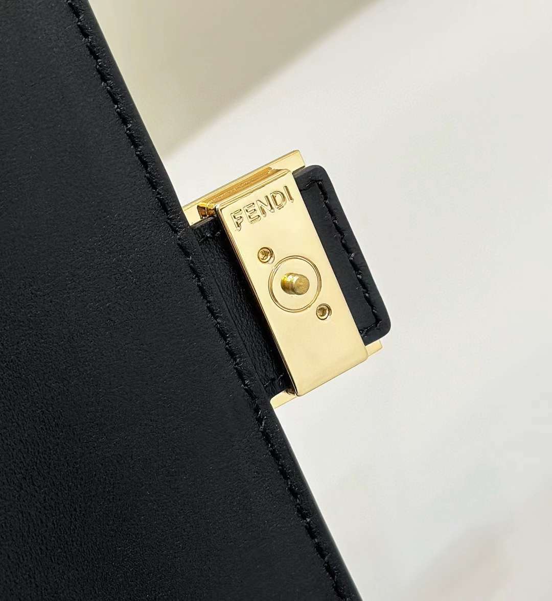 Fendi Wallet On Chain Baguette Fendi Wallet On Chain Baguette