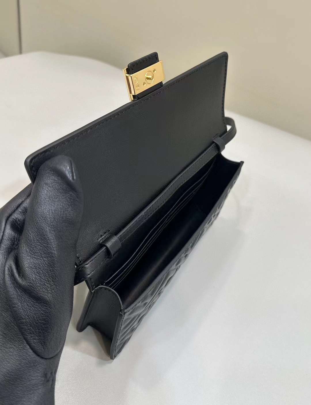 Fendi Wallet On Chain Baguette Fendi Wallet On Chain Baguette