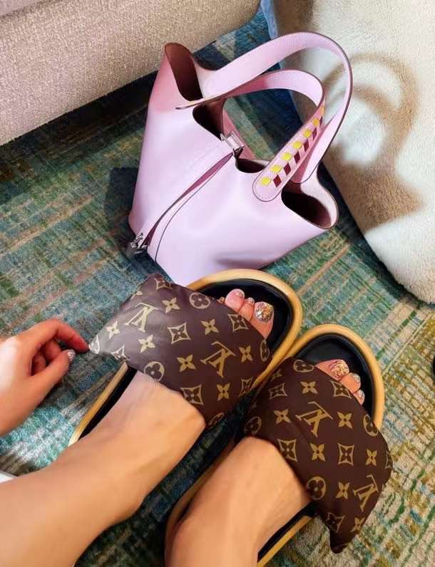 LV Pool Pillow Comfort Mules