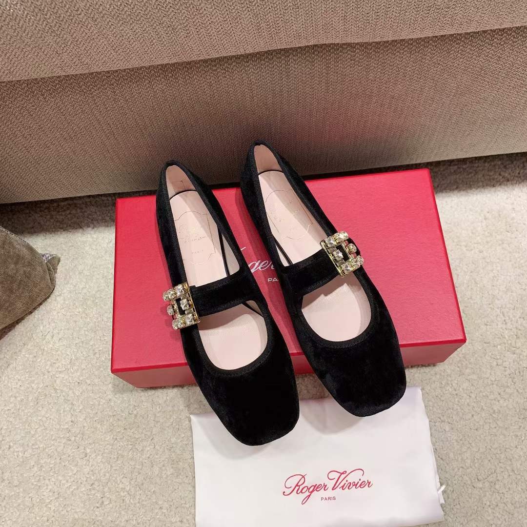 RV Très Vivier Strass Buckle Babies Ballerinas In Velvet