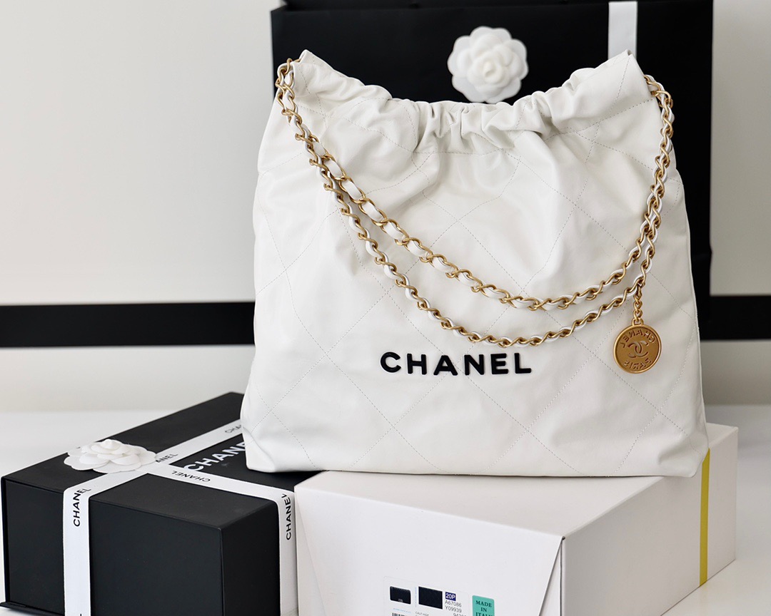 Chanel 22 Medium Handbag