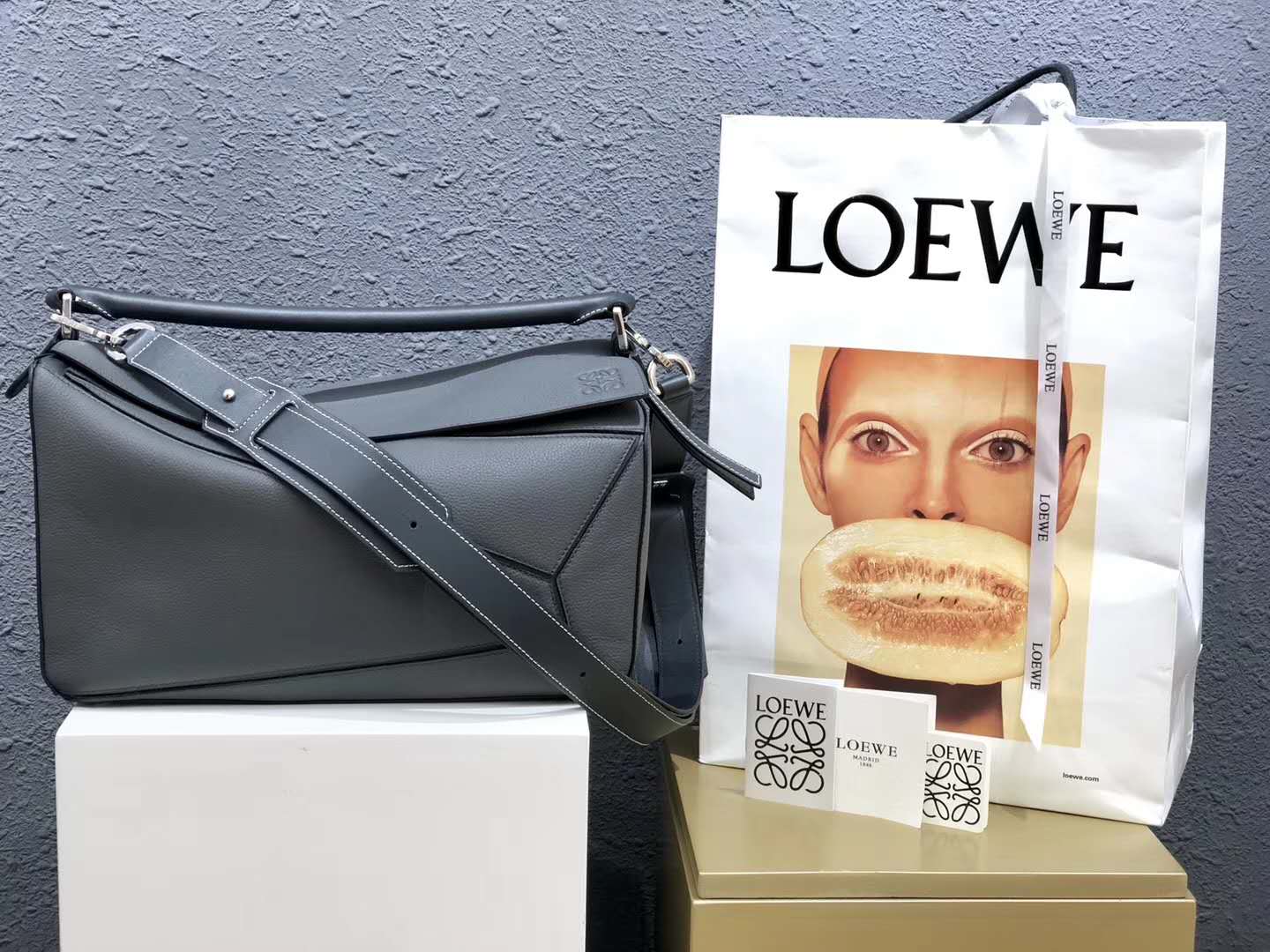 Loewe Puzzle Medium Grey