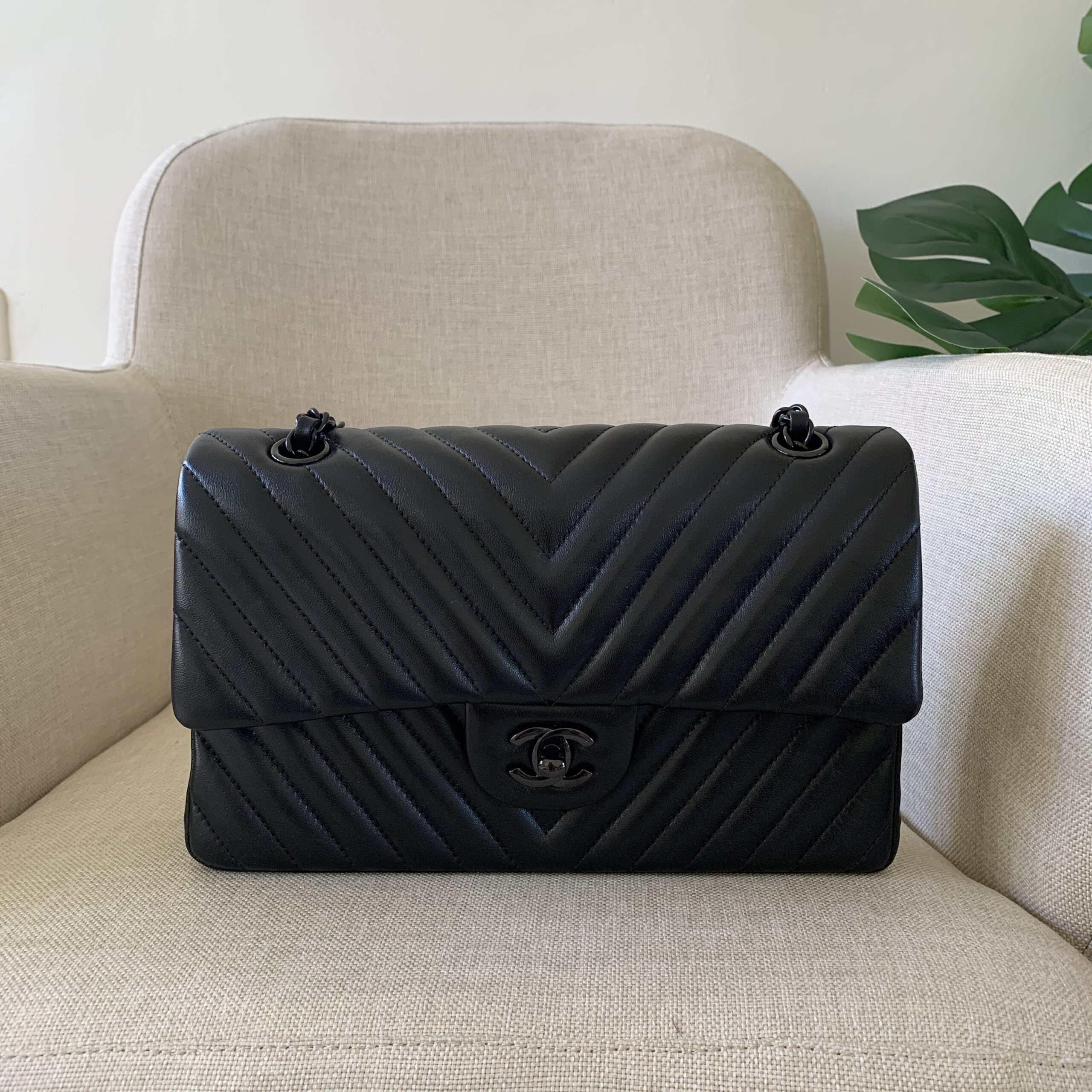 Chanel Classic Double Flap Chevron So Black Medium