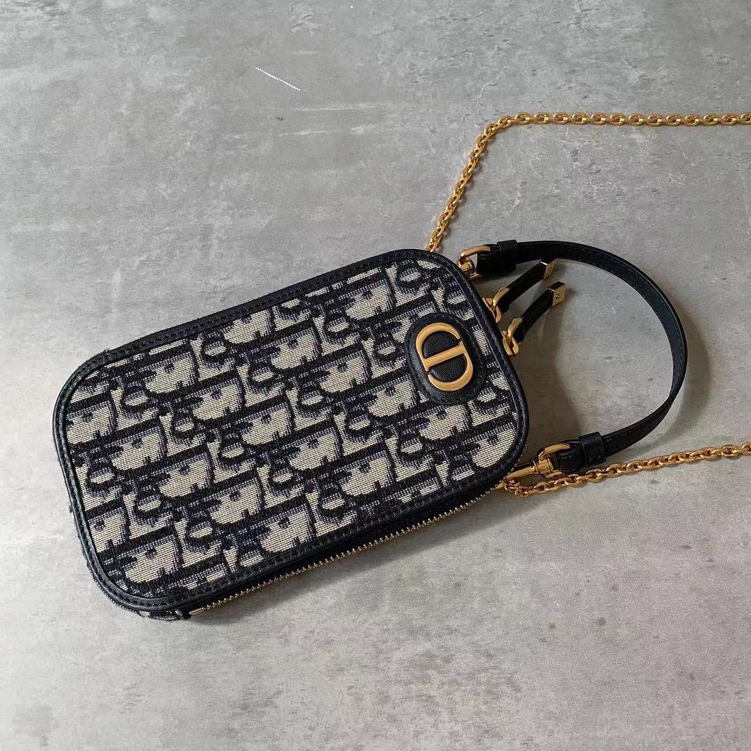 Dior 30 Montaigne Phone Holder