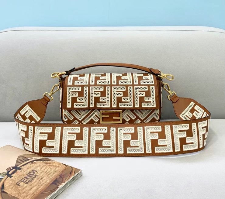 Fendi Baguette Brown Leather FF Embroidery Fendi Baguette Brown Leather FF Embroidery