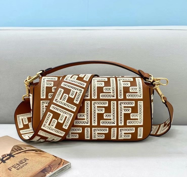 Fendi Baguette Brown Leather FF Embroidery Fendi Baguette Brown Leather FF Embroidery