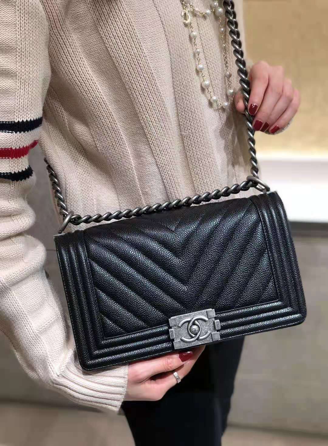 Chanel Boy Chevron Black Caviar Medium SHW