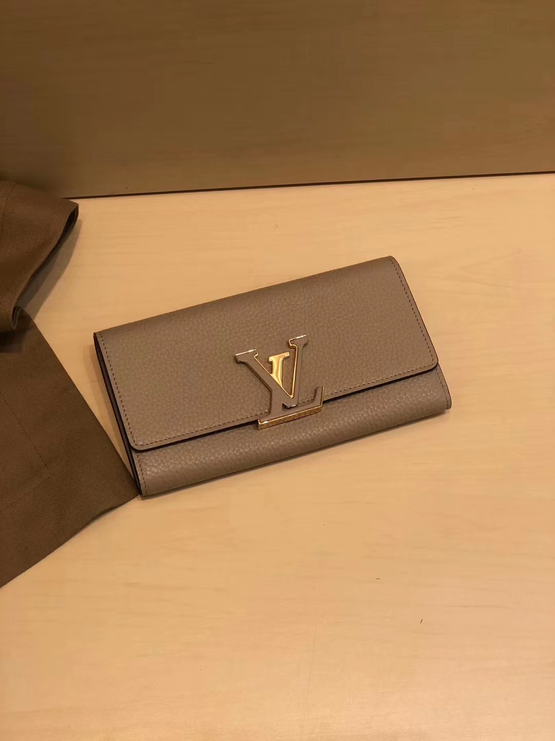 Louis Vuitton Capucines Wallet Grey