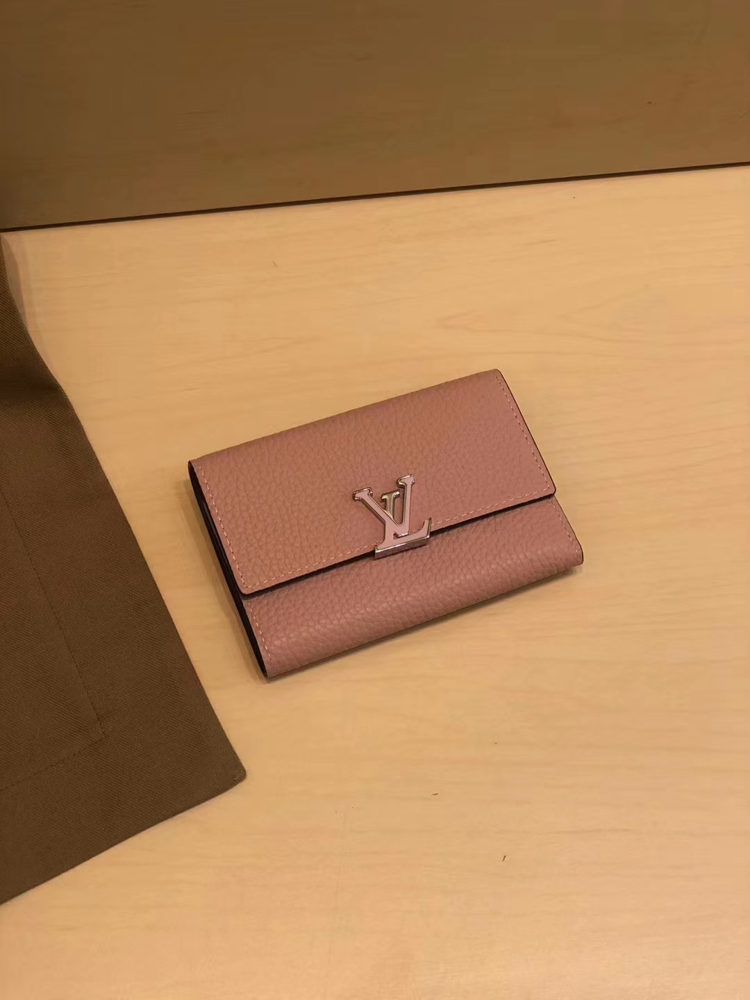Louis Vuitton Capucines Compact Wallet Pink