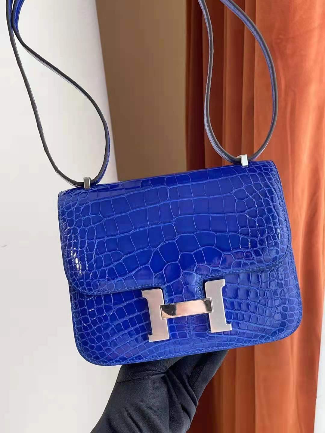 Hermès Constance 18 Shiny Alligator Blue Electric PHW