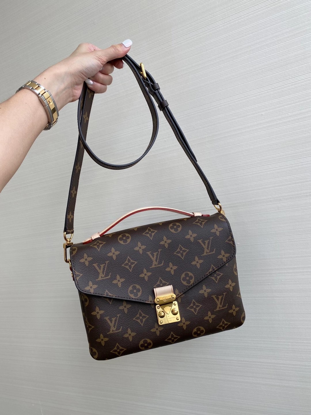 Louis Vuitton Pochette Metis Monogram