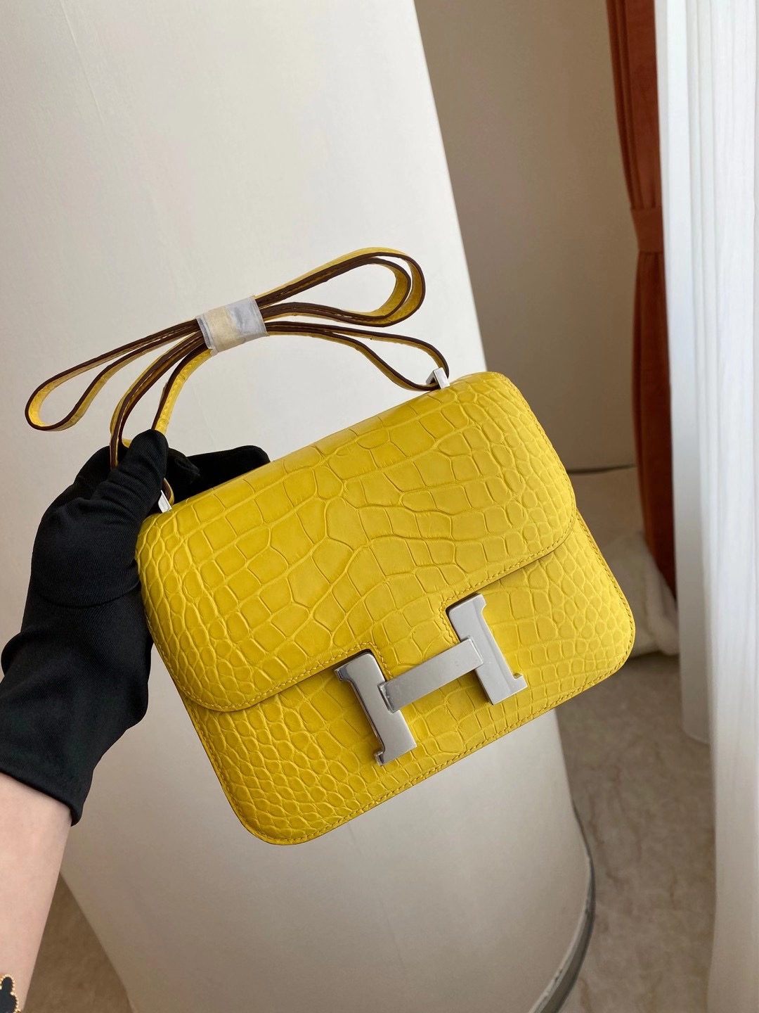 Hermès Constance 18 Matt Alligator Mimosa PHW Hermès Constance 18 Matt Alligator Mimosa PHW