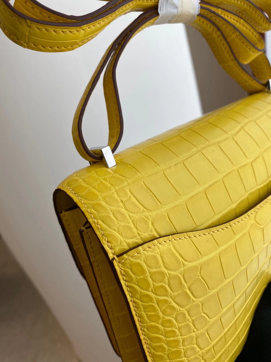 Hermès Constance 18 Matt Alligator Mimosa PHW Hermès Constance 18 Matt Alligator Mimosa PHW