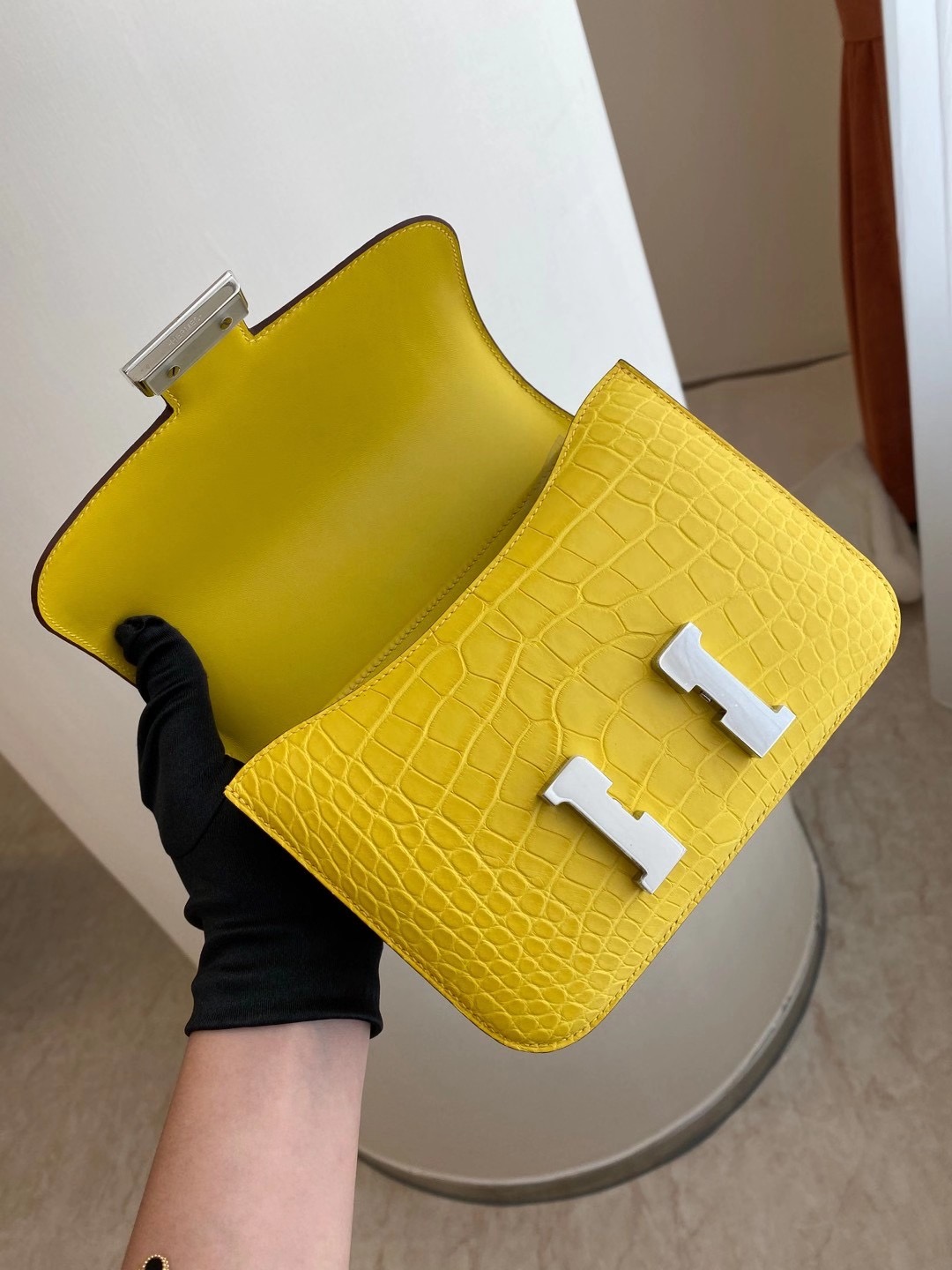Hermès Constance 18 Matt Alligator Mimosa PHW Hermès Constance 18 Matt Alligator Mimosa PHW
