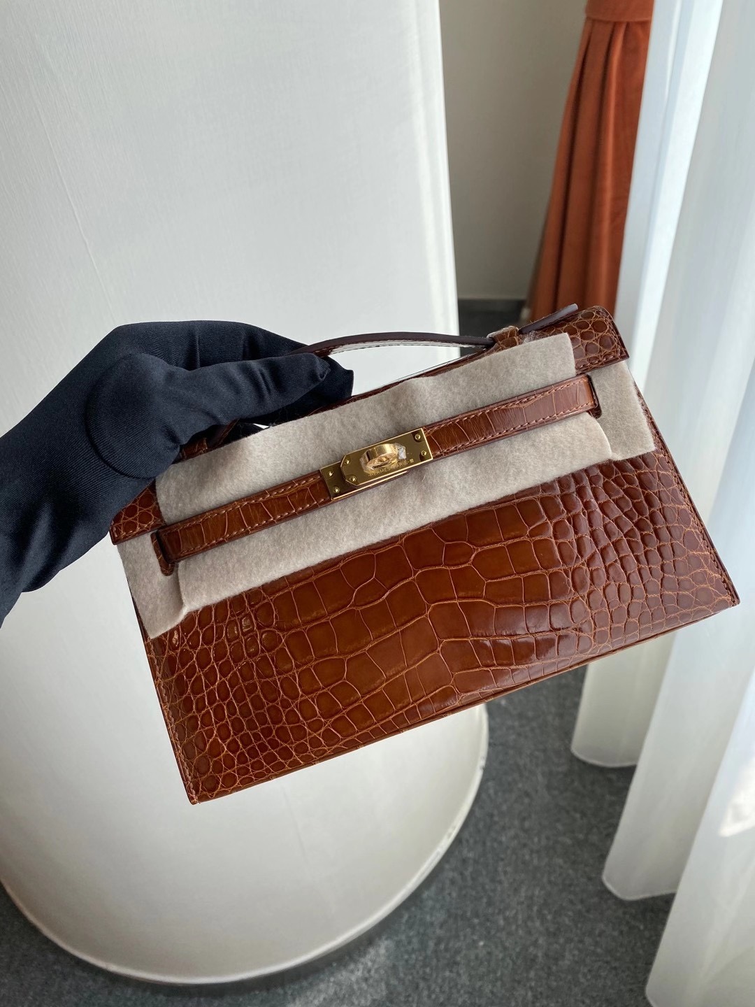 Hermès Kelly Pochette Shiny Alligator Miel GHW