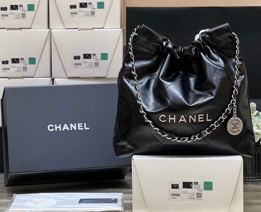 Chanel 22 Small Handbag