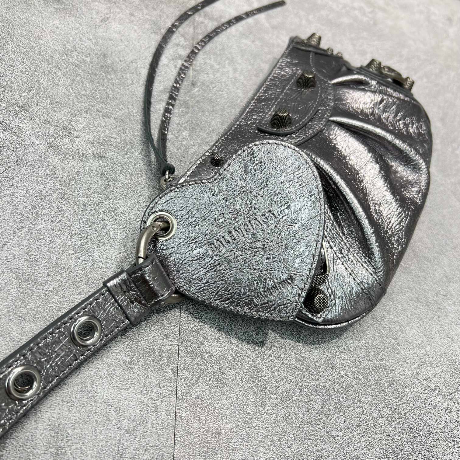 Chanel 22 Medium Handbag Chanel 22 Medium Handbag