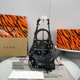 Chanel 22 Medium Handbag