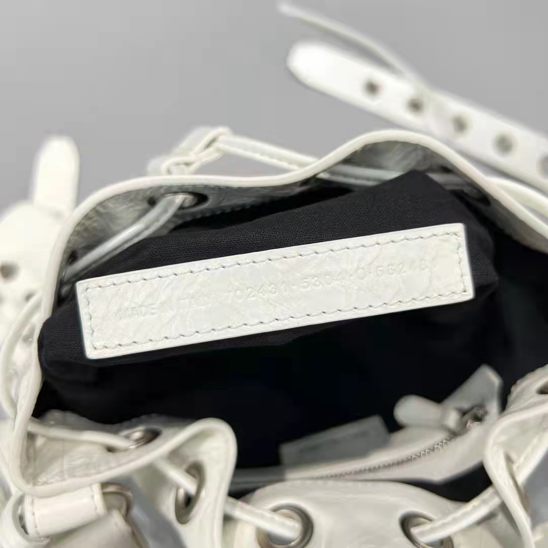 Chanel 22 Medium Handbag Chanel 22 Medium Handbag