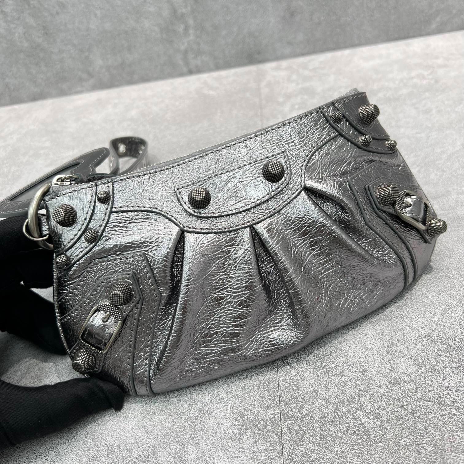 Chanel 22 Medium Handbag Chanel 22 Medium Handbag