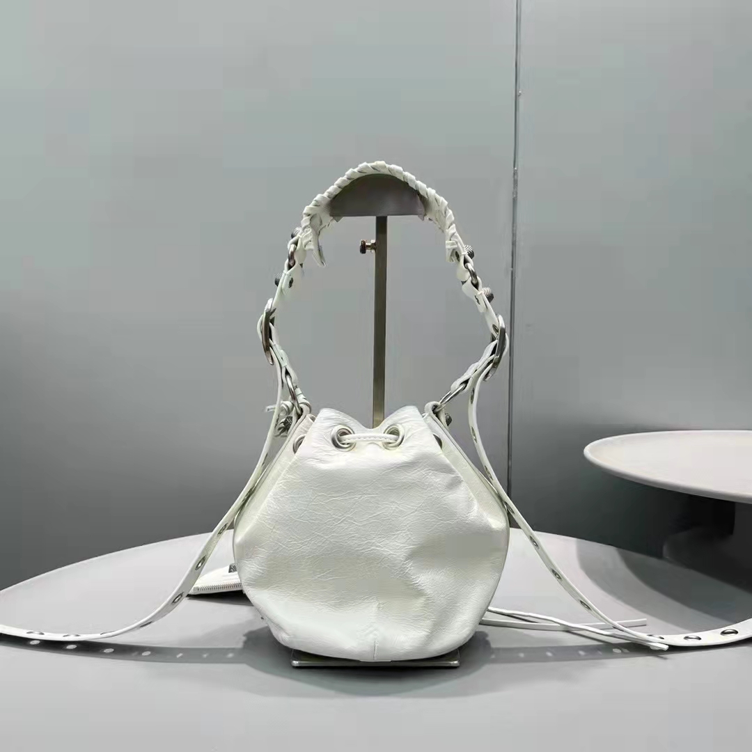 Chanel 22 Medium Handbag Chanel 22 Medium Handbag