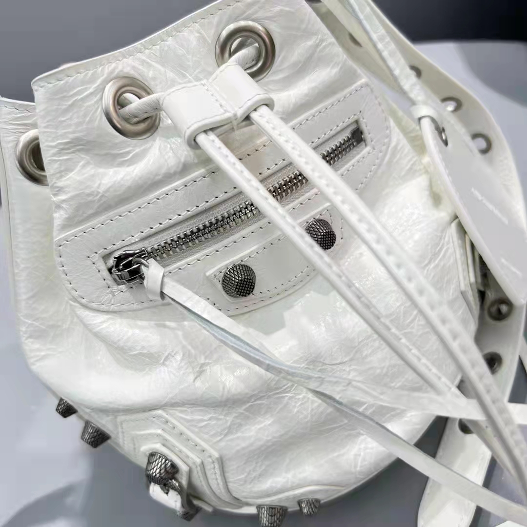 Chanel 22 Medium Handbag Chanel 22 Medium Handbag