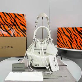 Chanel 22 Medium Handbag