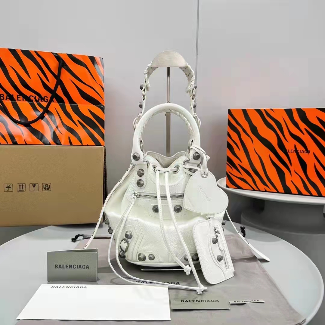 Chanel 22 Medium Handbag