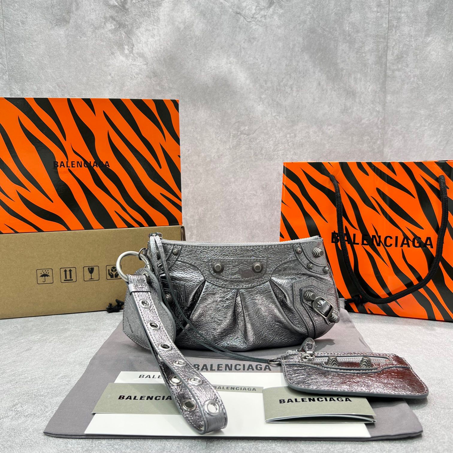 Chanel 22 Medium Handbag