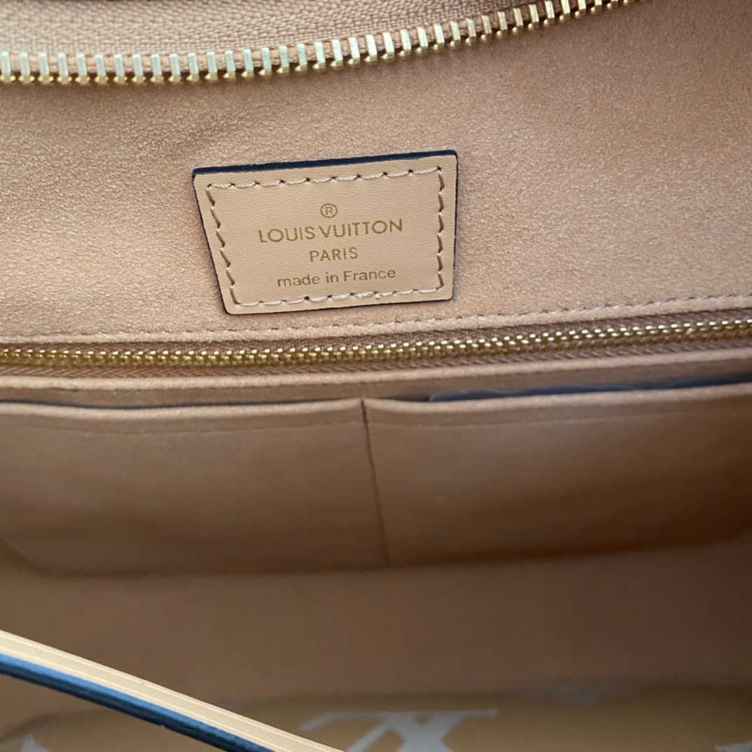LV CarryAll PM Monogram Empreinte LV CarryAll PM Monogram Empreinte