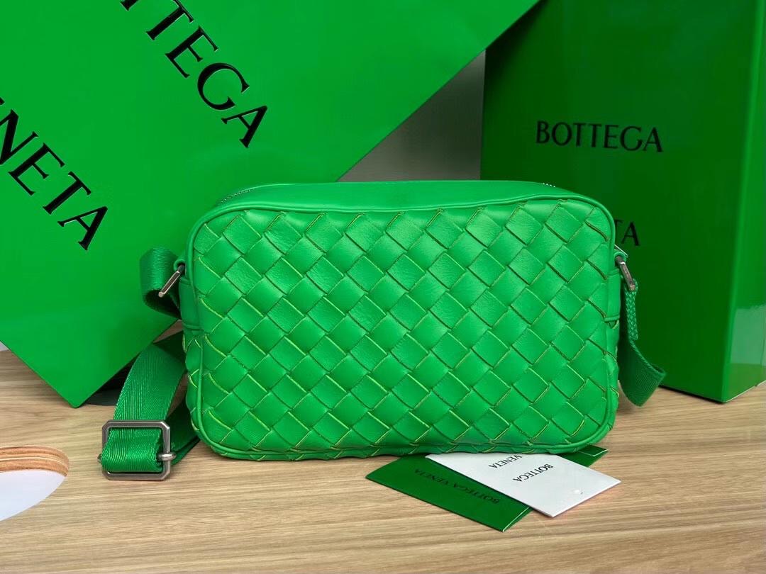 BV Classic Intrecciato Messenger Bag