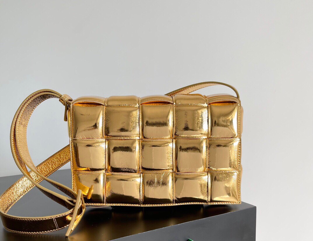 BV Padded Cassette Gold Metallic