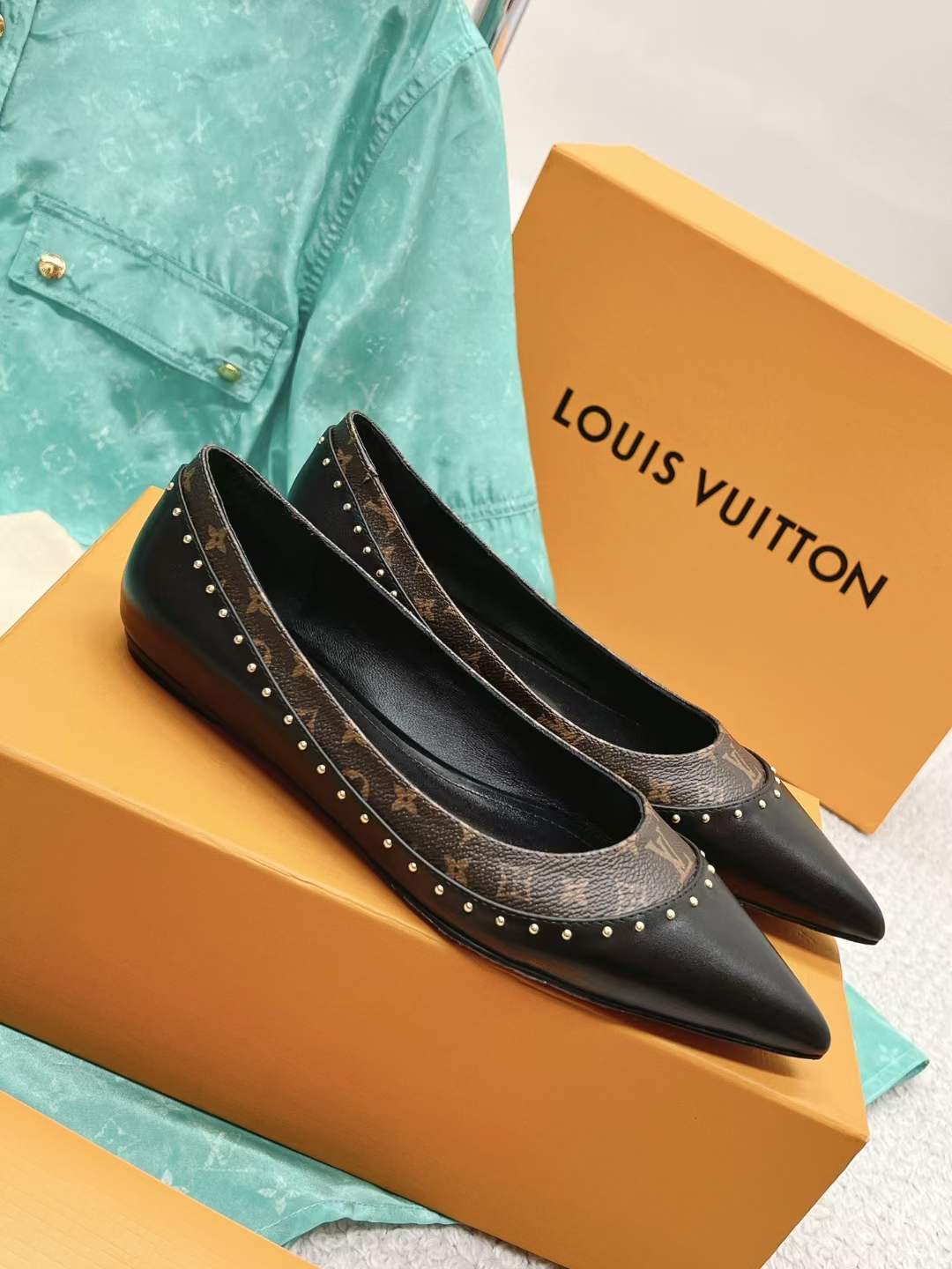 LV Signature Flat Ballerina