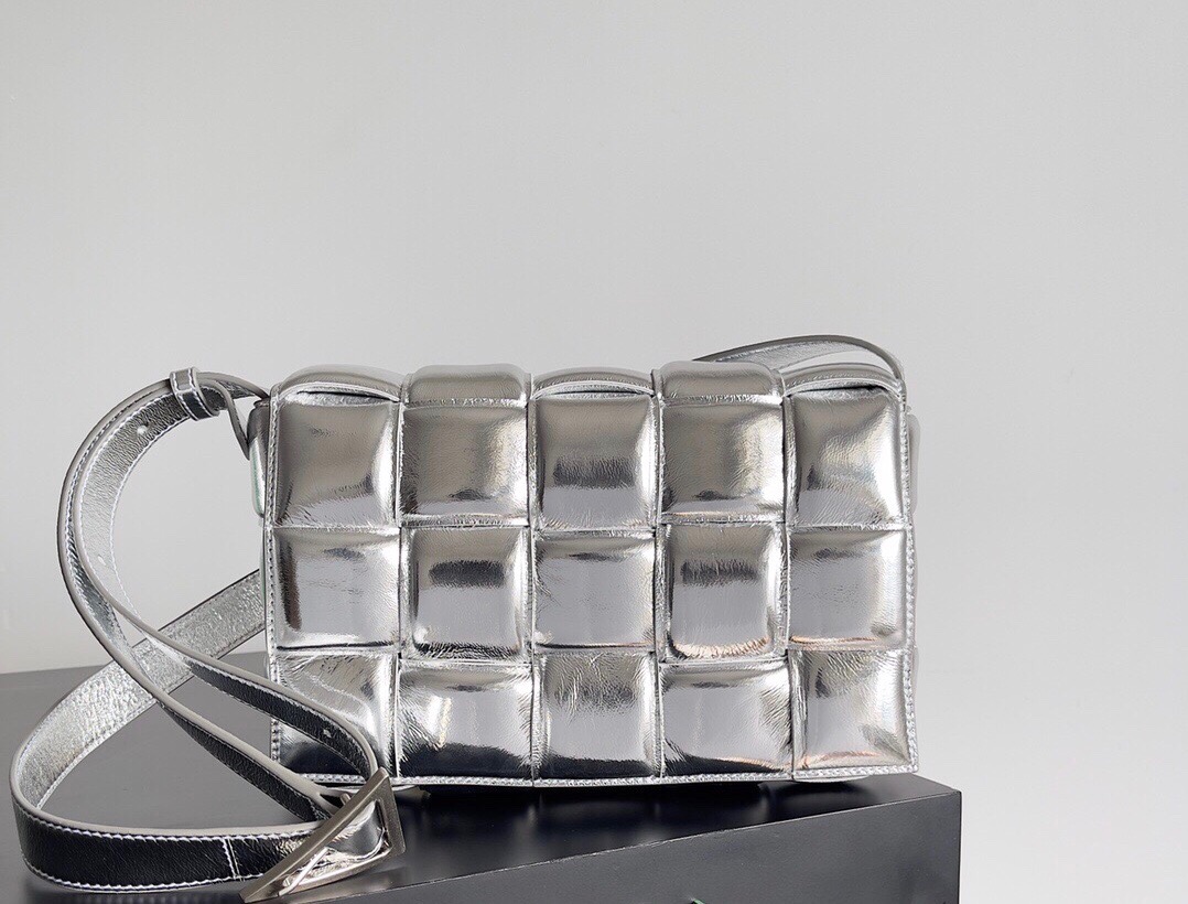 BV Padded Cassette Silver Metallic