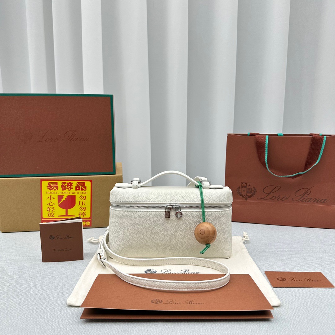 Fendi Peekaboo Iseeu Medium Bag