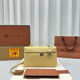 Fendi Peekaboo Iseeu Medium Bag