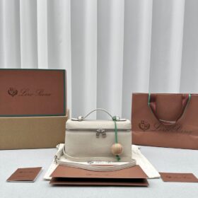 Fendi Peekaboo Iseeu Medium Bag