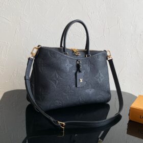 Fendi Peekaboo Iseeu Medium Bag