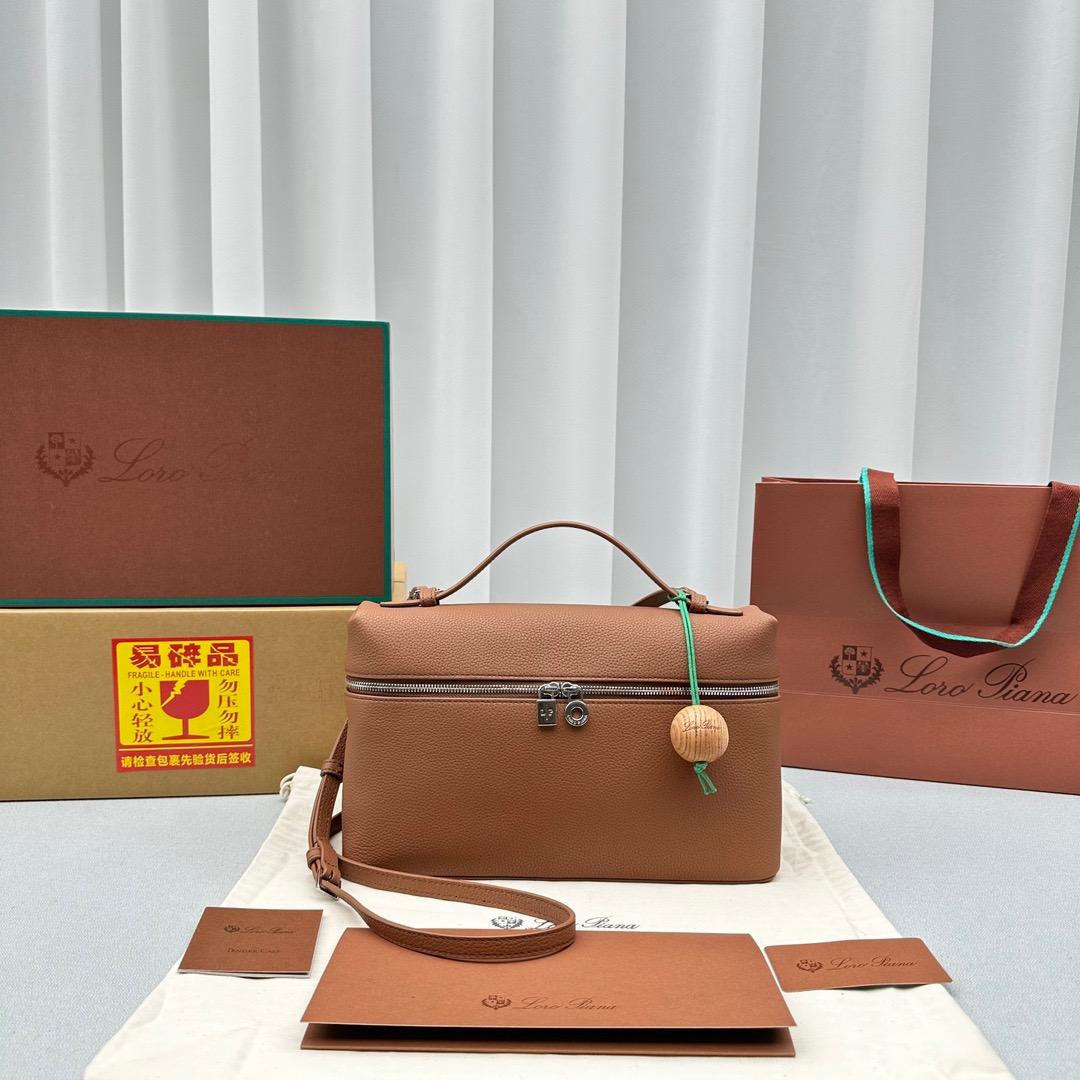Fendi Peekaboo Iseeu Medium Bag