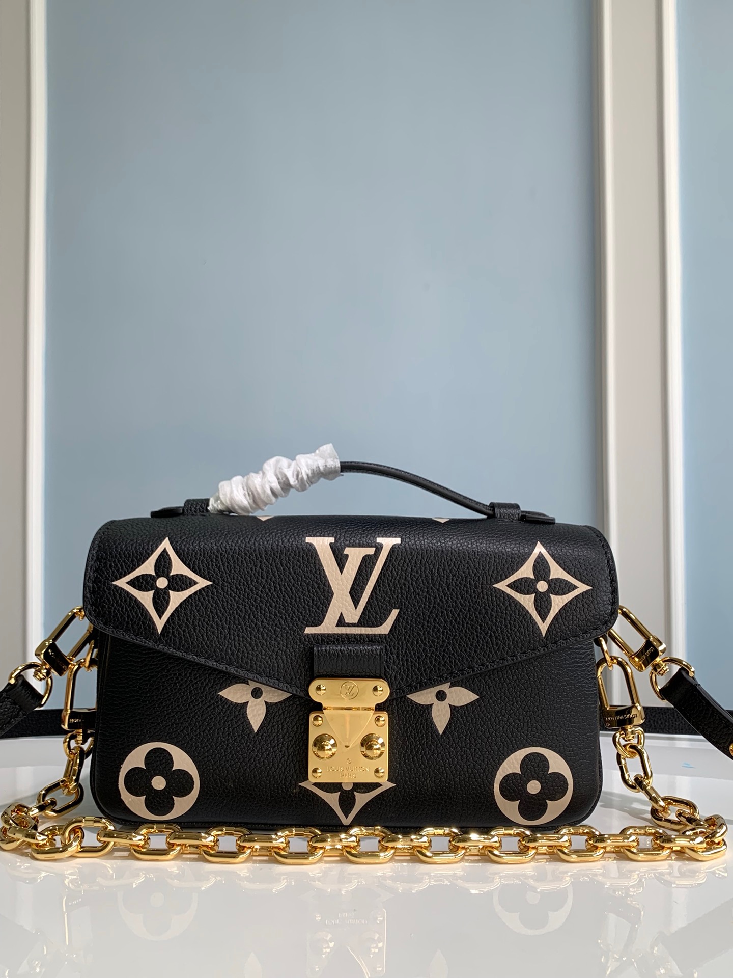 LV Pochette Métis East West
