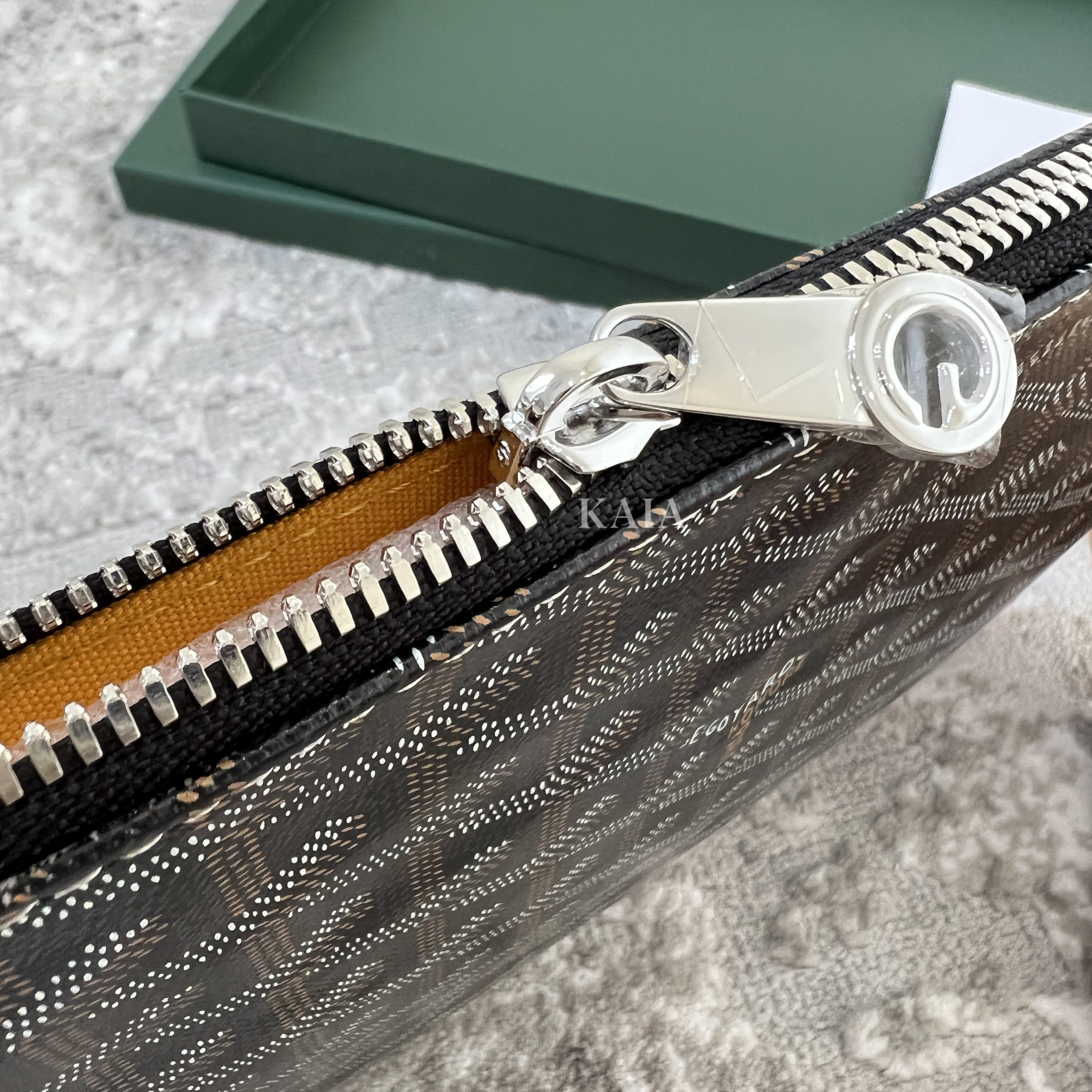 Goyard Senat Pouch MM Black Tan Goyard Senat Pouch MM Black Tan