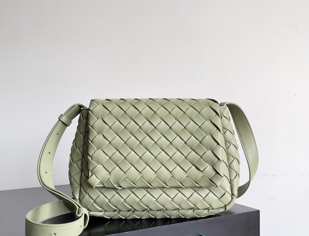 BV Small Cobble Shoulder Bag
