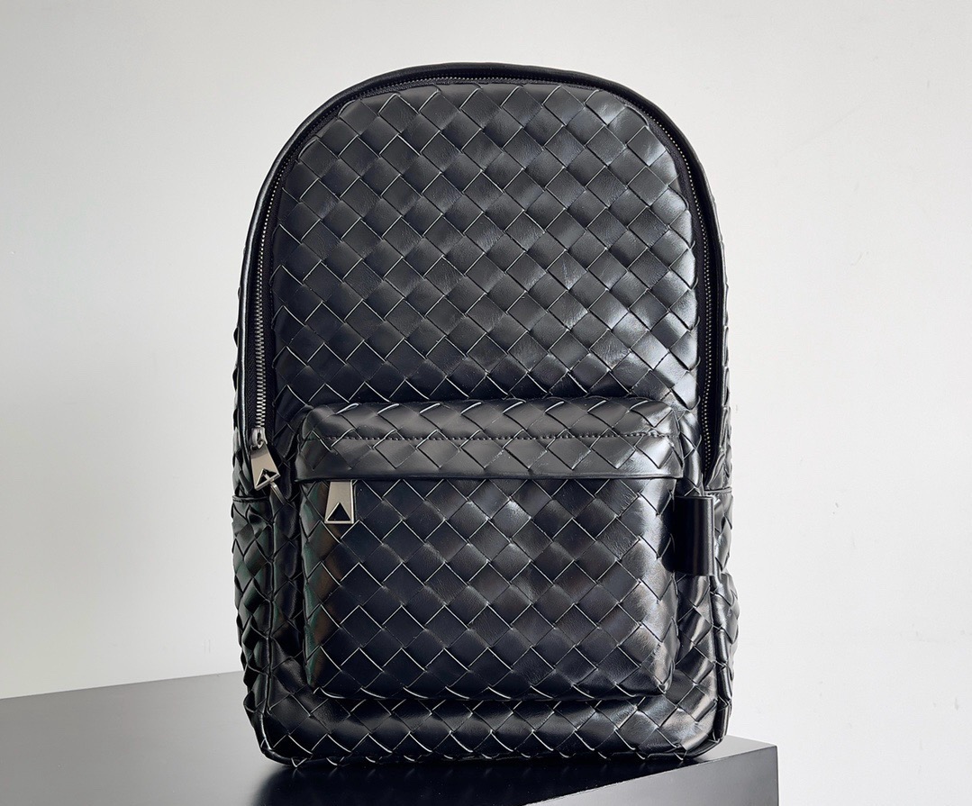 BV Small Intrecciato Backpack