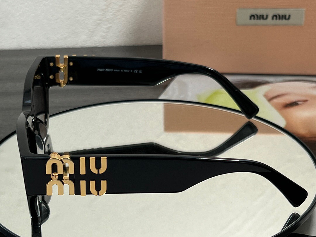 Miu Miu MU09WS Runway Sunglasses Miu Miu MU09WS Runway Sunglasses