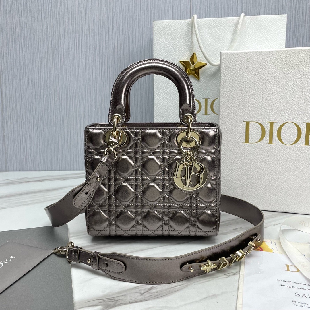 Chanel 22 Small Handbag