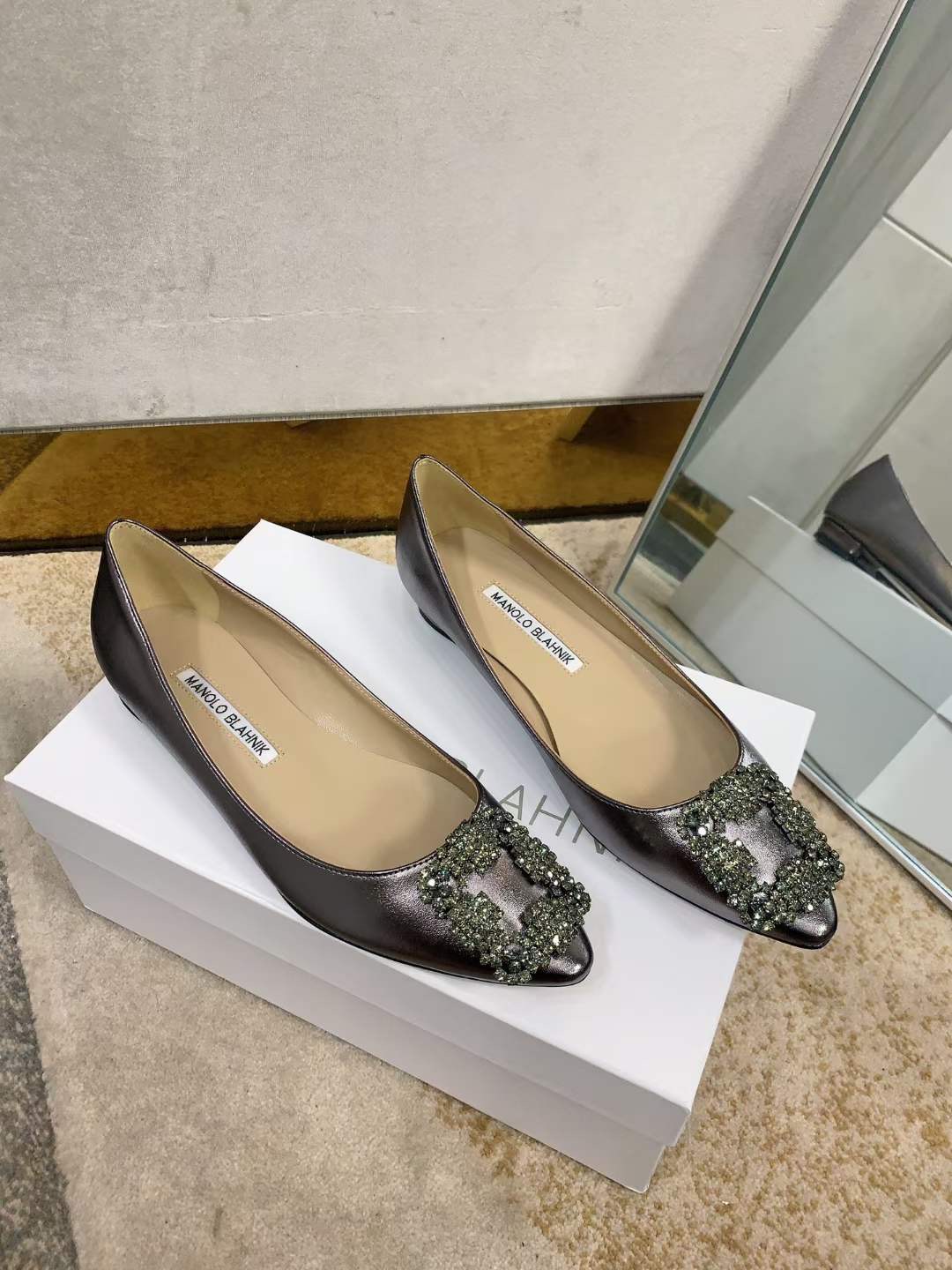 Manolo Blahnik Hangisi Flat Metallic